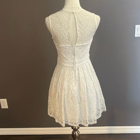 B. Darling Dress - Picture 9 of 15